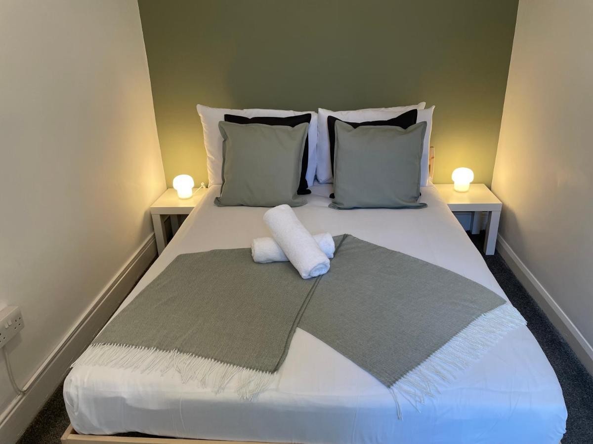 Kitchener - Wonderful 2-Bedroom Apt Sleeps 5 Free Parking Free Wifi Gateshead Eksteriør billede