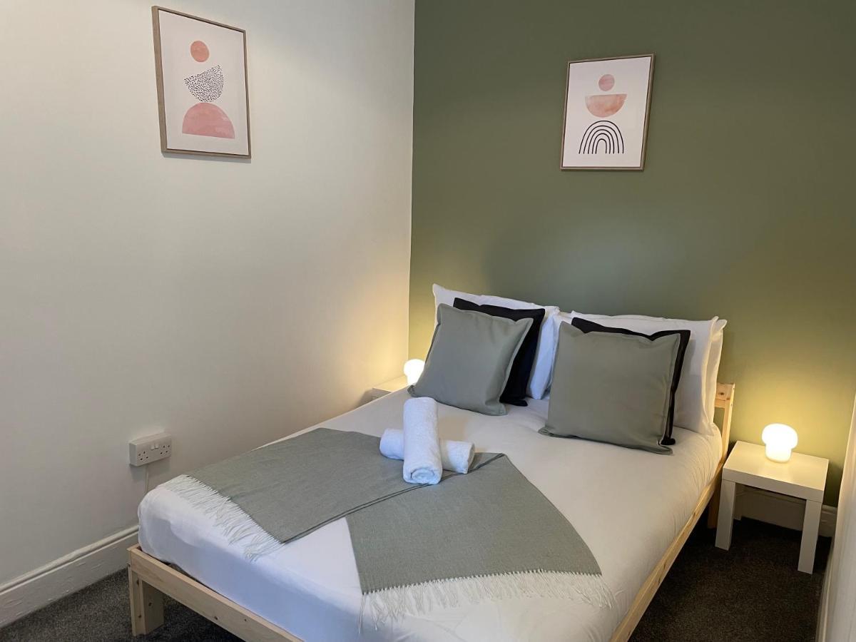 Kitchener - Wonderful 2-Bedroom Apt Sleeps 5 Free Parking Free Wifi Gateshead Eksteriør billede