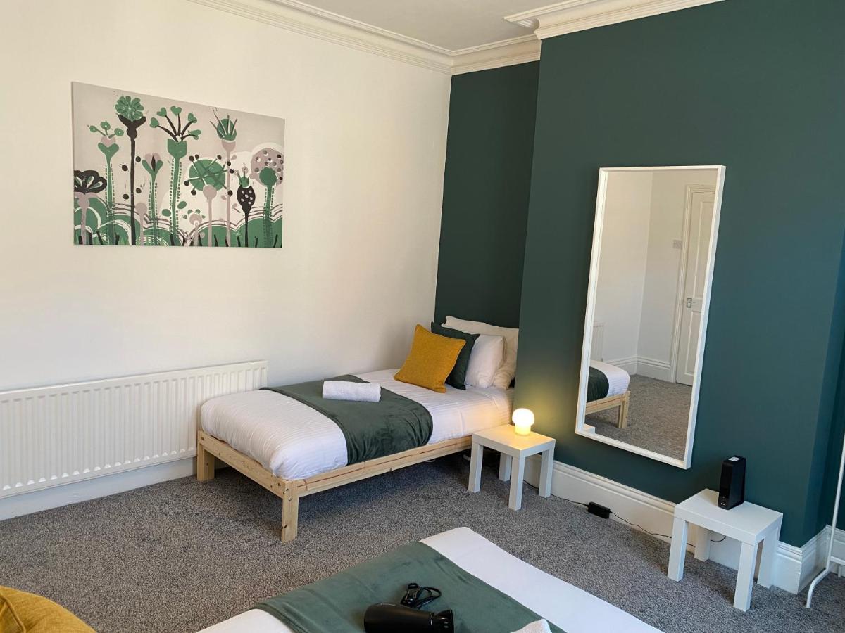 Kitchener - Wonderful 2-Bedroom Apt Sleeps 5 Free Parking Free Wifi Gateshead Eksteriør billede