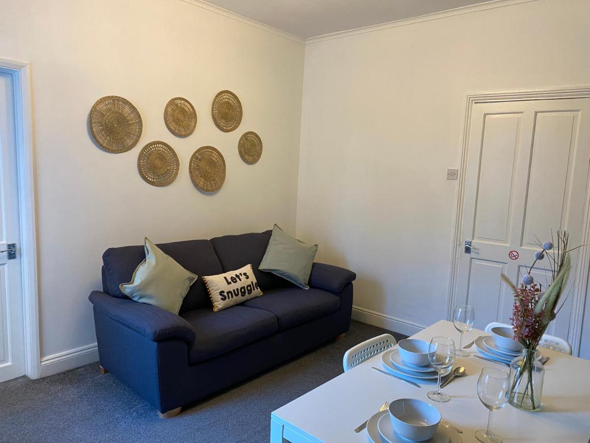 Kitchener - Wonderful 2-Bedroom Apt Sleeps 5 Free Parking Free Wifi Gateshead Eksteriør billede