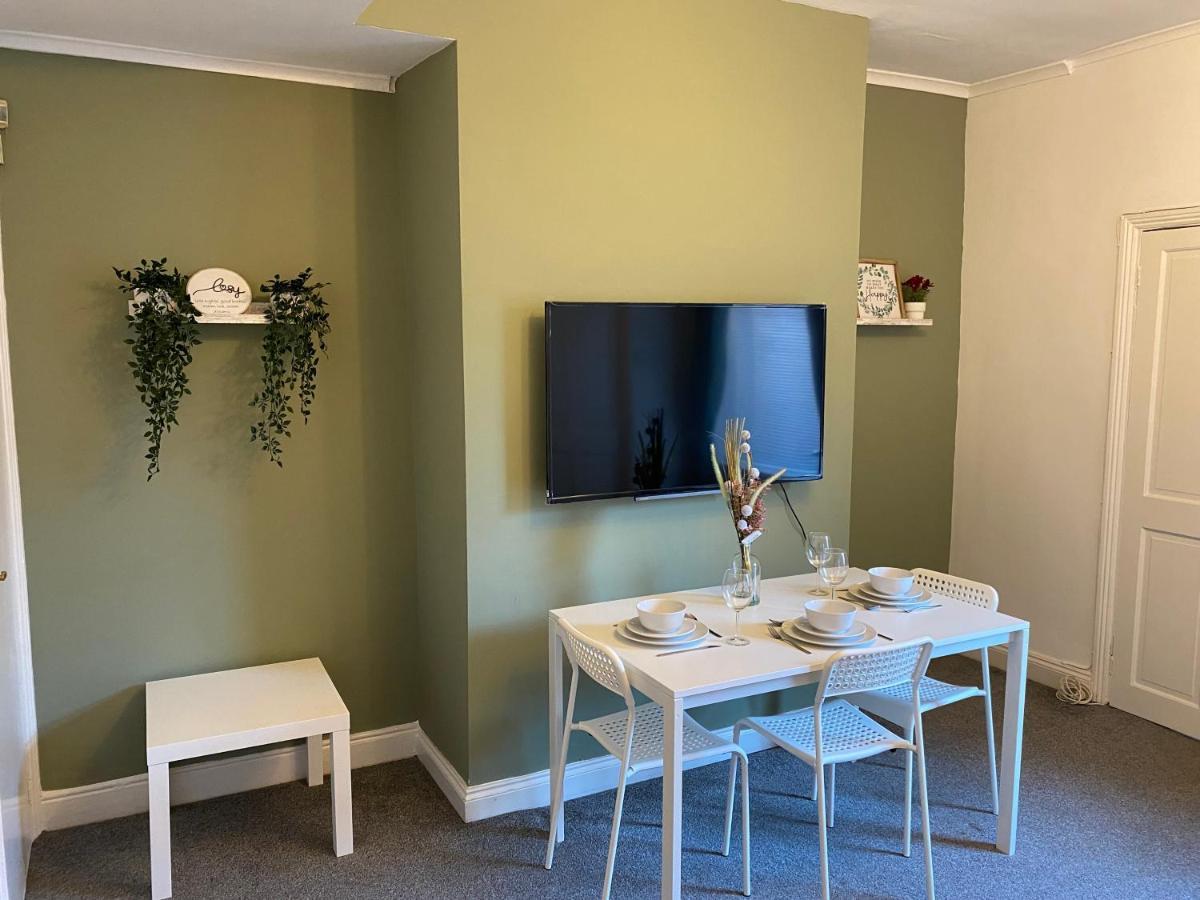 Kitchener - Wonderful 2-Bedroom Apt Sleeps 5 Free Parking Free Wifi Gateshead Eksteriør billede