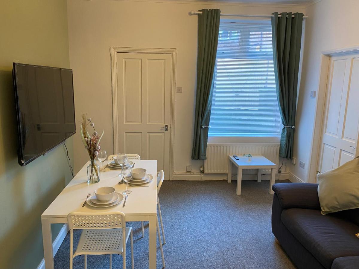Kitchener - Wonderful 2-Bedroom Apt Sleeps 5 Free Parking Free Wifi Gateshead Eksteriør billede